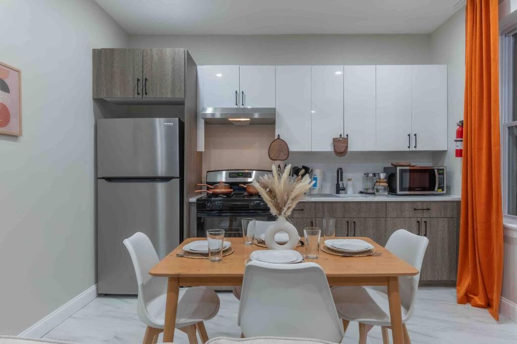 Pumpkin Premise By Airport, 5 Beds, Sleeps 8, Book 7 Days, Get 20 Percent Off Appartement Newark Buitenkant foto
