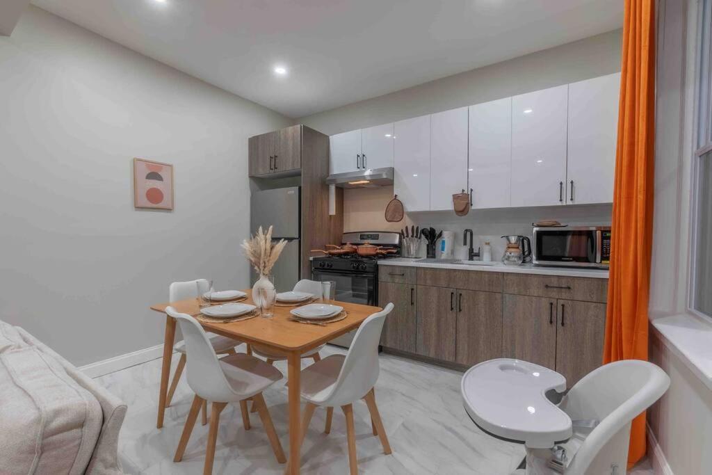 Pumpkin Premise By Airport, 5 Beds, Sleeps 8, Book 7 Days, Get 20 Percent Off Appartement Newark Buitenkant foto