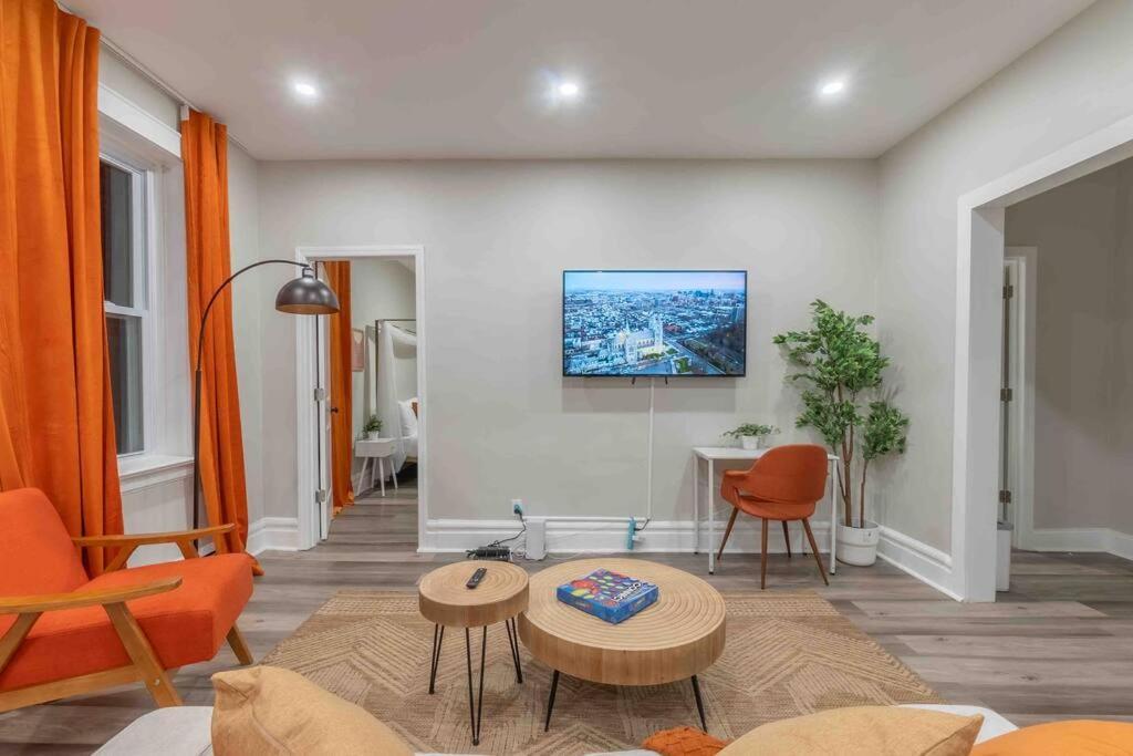 Pumpkin Premise By Airport, 5 Beds, Sleeps 8, Book 7 Days, Get 20 Percent Off Appartement Newark Buitenkant foto