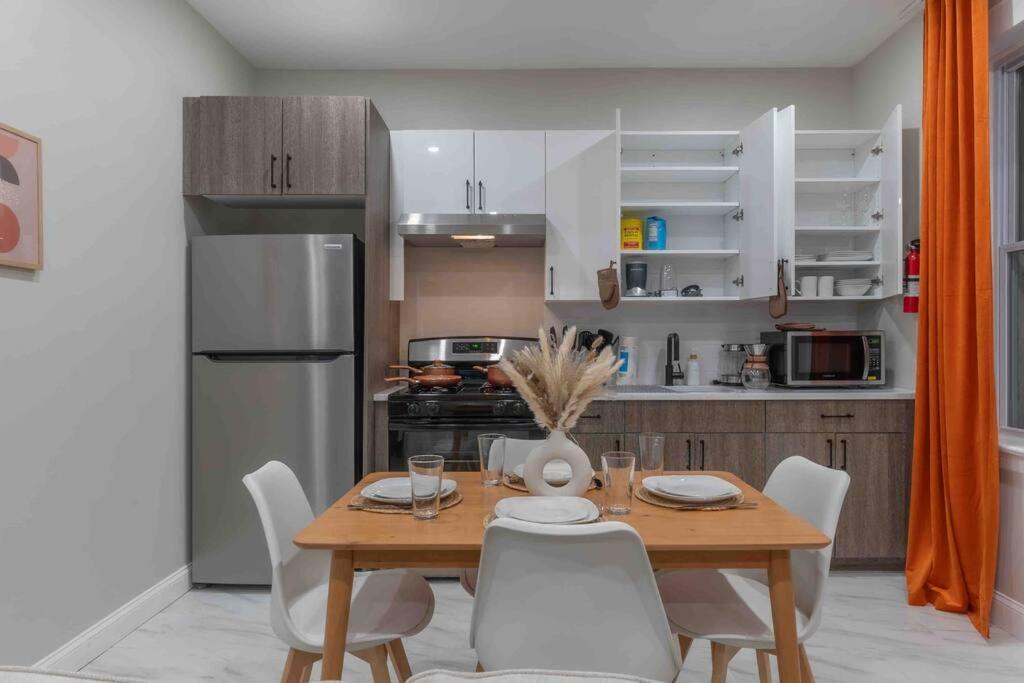 Pumpkin Premise By Airport, 5 Beds, Sleeps 8, Book 7 Days, Get 20 Percent Off Appartement Newark Buitenkant foto